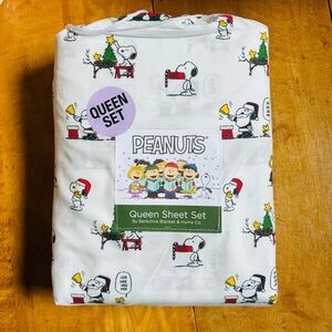 Peanuts Queen Sheet Set Berkshire Snoopy White Holiday Christmas Santa NEW